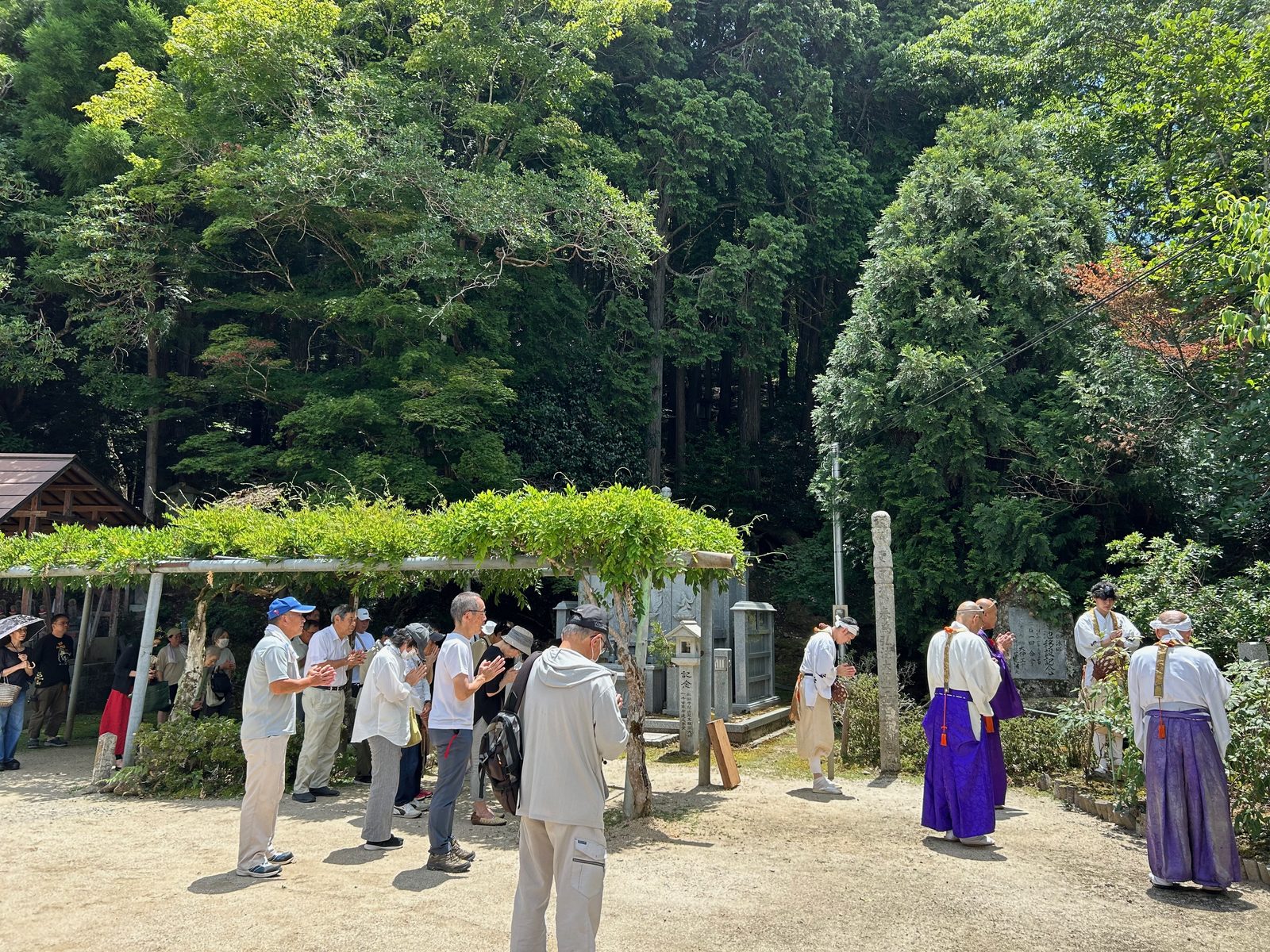 きうり塚へ納める様子